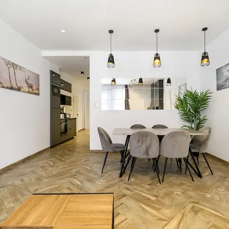 Fogas 3b In Heart Of Budapest