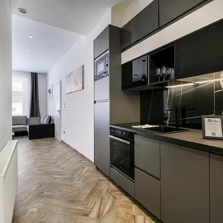 Fogas 3b In Heart Of Budapest